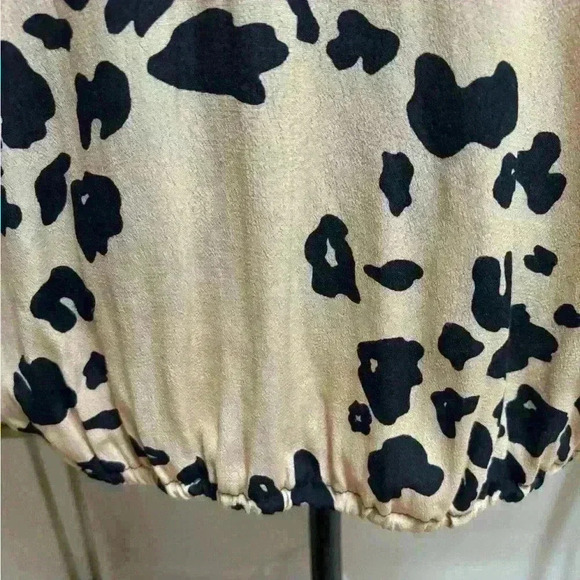 SAM & LAVI CHEETAH PRINT FAUX WRAP V-NECK BLOUSE SIZE SMALL🤎🖤 - Picture 4 of 8